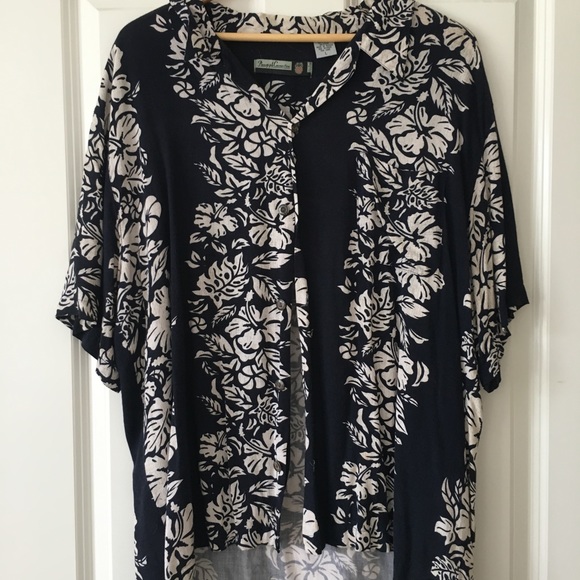 Bundle of Hawaiian Shirts🌸🌺🌈🌊 - Picture 5 of 8